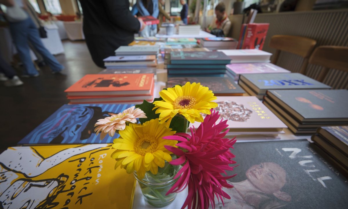 Um Bücher, geschmückt mit Blüten, geht's beim Literaturfestival natürlich auch.