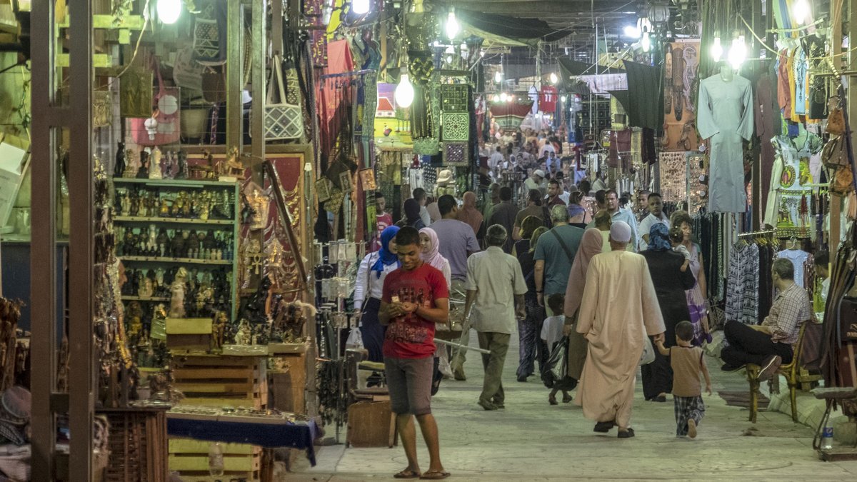 Im Touristenbazar von Luxor ist nichts zu sehen von Armut. Foto: Joachim E. Röttgers