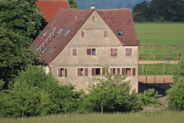Das "Ferienheim Hohenlohe" in Herboldshausen,  Landkreis Schwäbisch-Hall, ist ein zentraler Treffpunkt der völkischen Szene im Südwesten. Foto: Timo Büchner