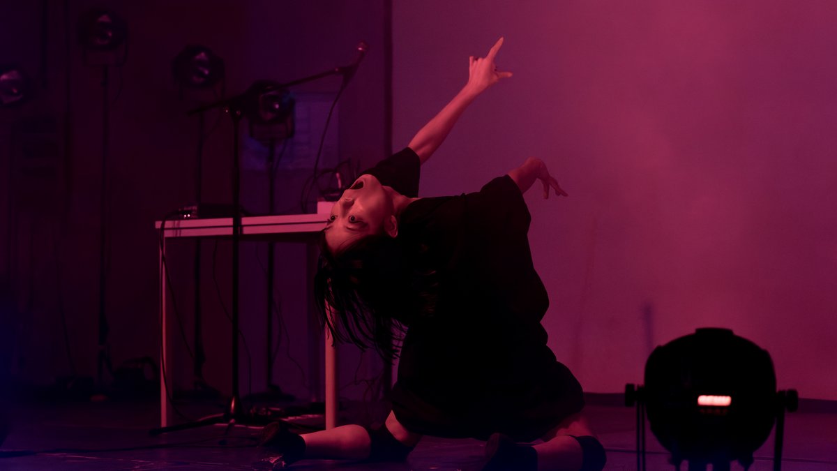 Yōko Higashi, Sängerin und Performerin aus Japan, 2025. Foto: Tom Stoêckl