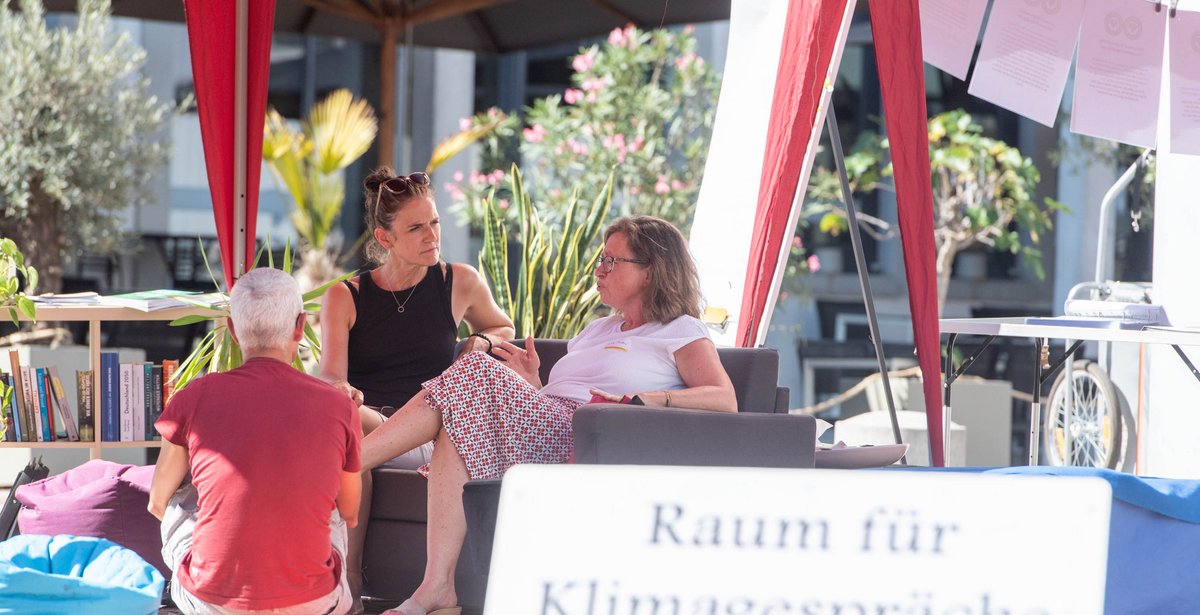 Die Stuttgarter Scientists for Future suchen den Dialog mit Bürgergipfel-Besucher:innen.
