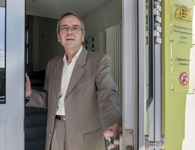 Normalerweise zuständig für verschlossene Türen: Knastchef Paukner. 