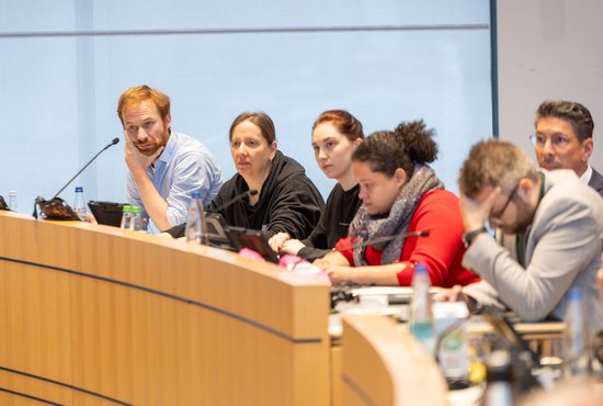 Resignierte Blicke bei den Fraktionsspitzen von SPD/Volt und Linke-SÖS-Plus.