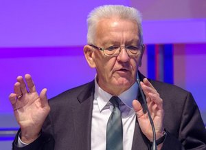 Winfried Kretschmann hält die Seehofer-Rede.
