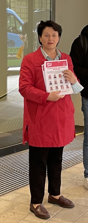 Betriebsrätin Klara Dippert im Wahlkampf. Foto: privat Betriebsrätin Klara Dippert im Wahlkampf. Foto: privat