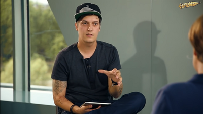 Florian Mundt alias LeFloid interviewt Angela Merkel. Screenshot: Youtube/LeFloid