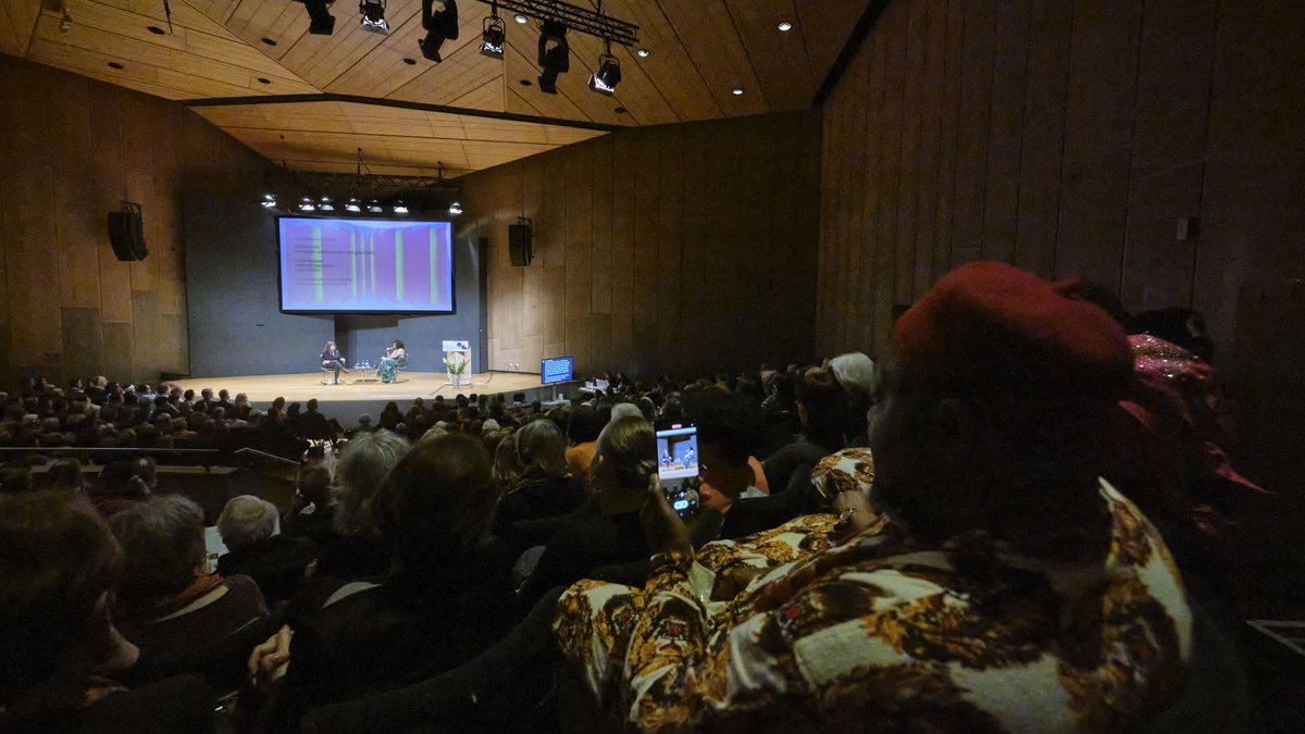Auftakt in der Liederhalle, Mozartsaal – zauberhaft.