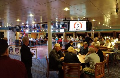 Bingo im Schiffsbauch. Bingo im Schiffsbauch.