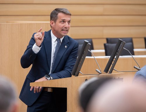 AfD-Fraktionsschef Martin Rothweiler beklagt einen angeblichen Verstoß gegen demokratische Prinzipien. 