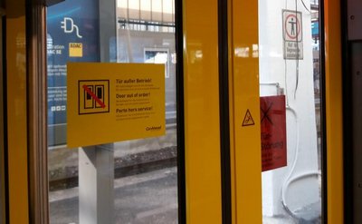 Türstörung, in vollen Abteilen mehr als bloß ärgerlich. Foto: Julia Schweizer