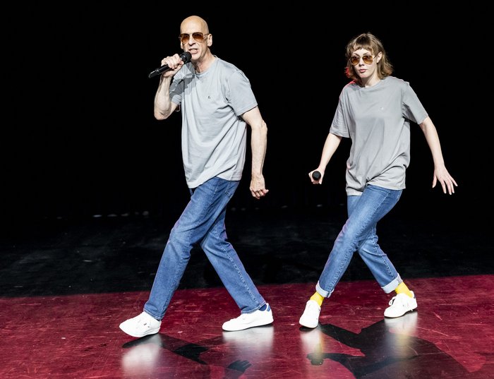 Volker Lösch beim Pas de deux mit Marlene Reiter. Foto: Christian Knieps