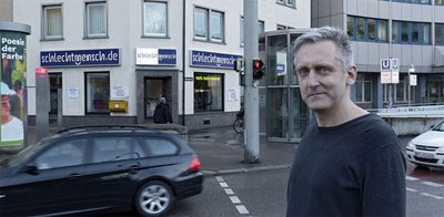 Philipp Scheffbuch vor seiner Boutique. Foto: Joachim E. Röttgers