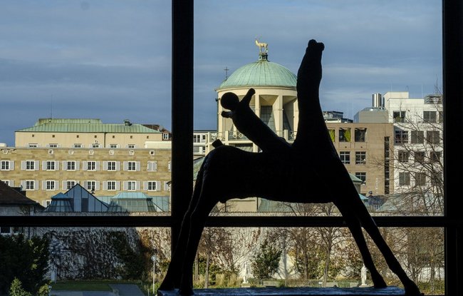 Der goldene Hirsch auf dem Kuppelsaal, vom Landtag aus gesehen. Foto: Joachim E. Röttgers