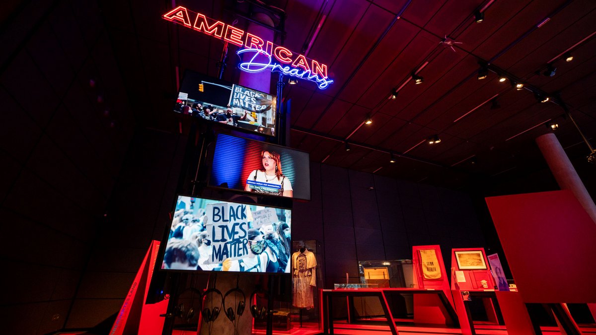 Träume auf dem Bildschirm: Freiheit und Gleichheit, die in heutigen gesellschaftlichen Bewegungen gipfeln.