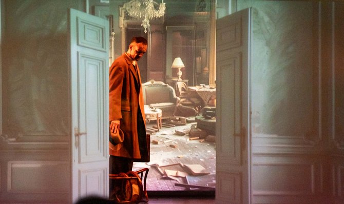 Silbermann muss sein Haus zu einem Spottpreis verkaufen.