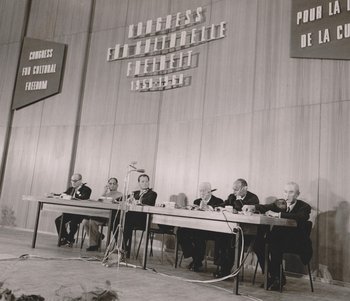 Congress for Cultural Freedom, Konferenz in Berlin 1960. Dritter von links: Willy Brandt, damals regierender Bürgermeister von Berlin. Foto: Cmacauley/Wikimedia