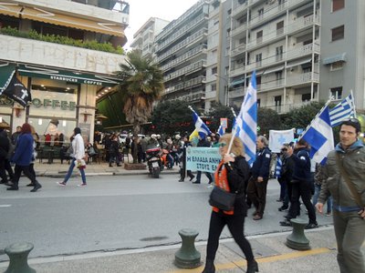 Demo an der Uferstraße in Thessaloniki: "heiliger Zug" für Vaterland und Kirche.