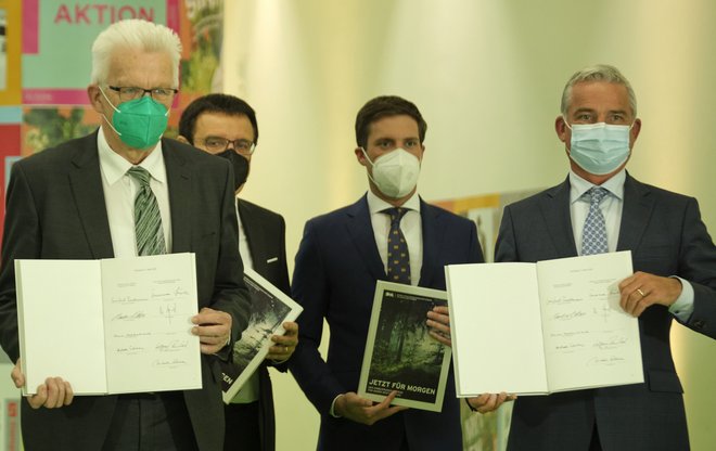 2021 präsentiert: Koalitionsvertrag mit Haushaltsvorbehalten. Foto: Joachim E. Röttgers