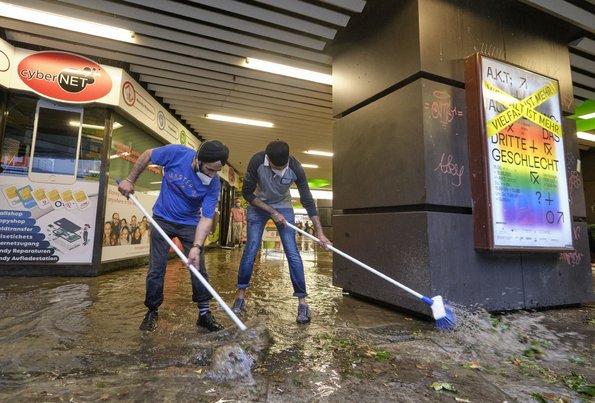 Hilfe hängt auch davon ab, wo und wie vielen das Wasser hoch steht –