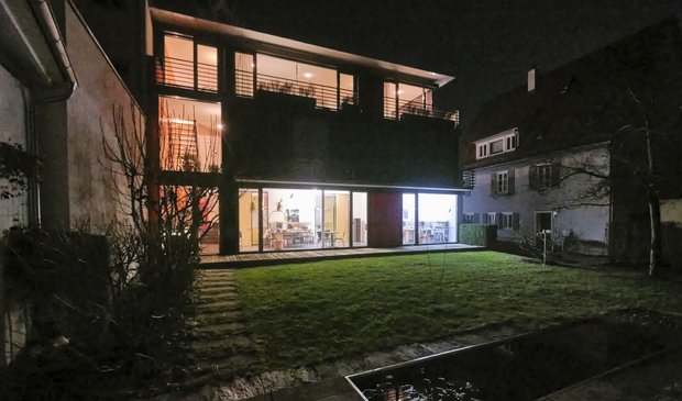 Oben wohnen, unten arbeiten – das Eigenheim von Odile Laufner und Monika Ernst. Oben wohnen, unten arbeiten – das Eigenheim von Odile Laufner und Monika Ernst.