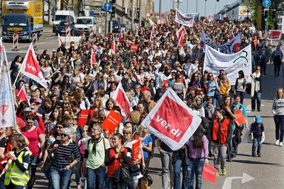 Nahverkehr, Kitas, öffentlicher Dienst - im April wurde kräftig gestreikt.