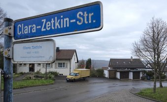 Clara Zetkin in übler Gesellschaft