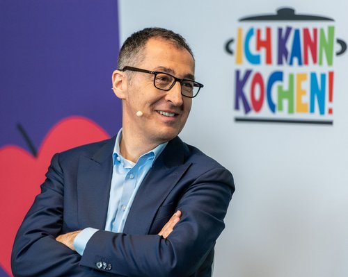 Cem Özdemir setzt auf Fakten – und auf Humor.