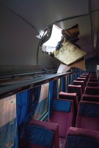 Innenansichten eines IC-Waggons nach der zweiten Entgleisung.