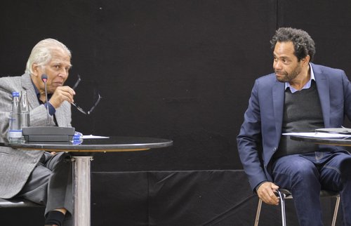 Biplab Basu (links) und Eben Louw betreuen Opfer von strukturellem Rassismus.