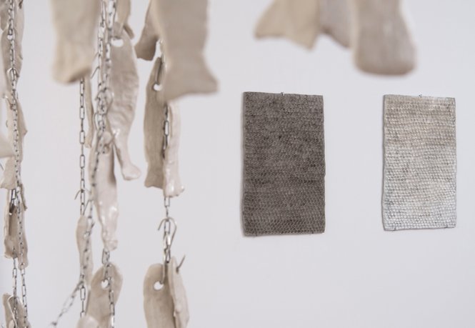 Fische im Fluss: Installation von Flurina Badel und Jérémie Sarbach. Foto: Ulrike Reichart