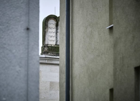 samt Tora-Tafeln. Fotos: Stadtarchiv Stuttgart, Joachim E. Röttgers samt Tora-Tafeln. Fotos: Stadtarchiv Stuttgart, Joachim E. Röttgers