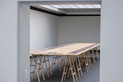 Vorsichtige Präsentation.