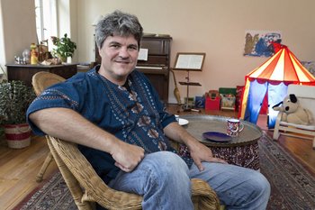 Markus Rindt, Intendant der Dresdner Sinfoniker, im August 2014 in seiner Wohnung in Brandenburg.