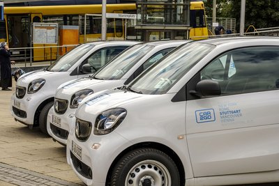 In Stuttgart am Start: Elektro-Smarts von car2go, noch aus deutscher Produktion.