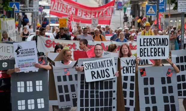 Ein Thema, das die Öffentlichkeit berührt: Proteste gegen Spekulation in Stuttgart. Ein Thema, das die Öffentlichkeit berührt: Proteste gegen Spekulation in Stuttgart.
