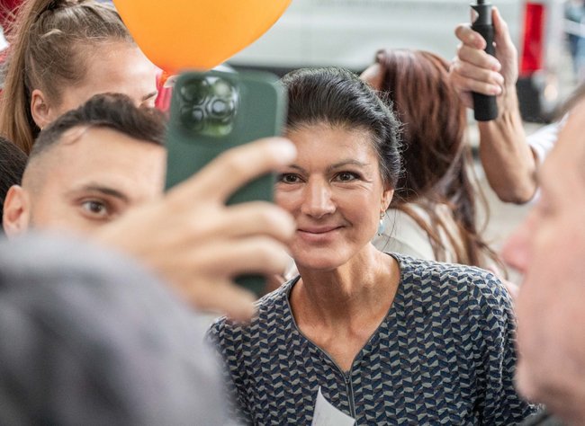 Ein Lächeln fürs Selfie. Ein Lächeln fürs Selfie.