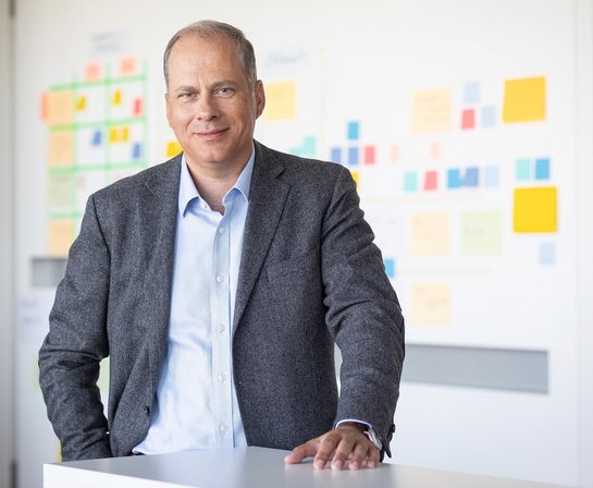 Vorstandschef Georg Stamatelopoulos wähnt die EnBW im Einklang mit den Pariser Klimaschutzzielen. Foto: Catrin Moritz/EnBW