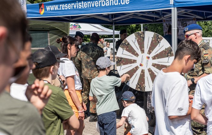 Alternative zum Losverfahren, das bei der Wehrpflicht derzeit in der Diskussion ist.