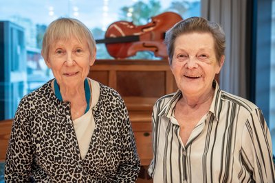 Musik-Liebhaberinnen Therese Oppenländer (links) und Ursula Veith. Musik-Liebhaberinnen Therese Oppenländer (links) und Ursula Veith.