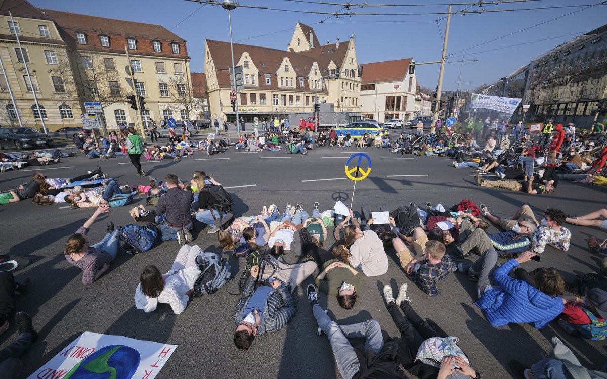 Die Straße ist blockiert und das Autovolk verärgert: Aktion auf der Maille-Kreuzung.  Die Straße ist blockiert und das Autovolk verärgert: Aktion auf der Maille-Kreuzung.