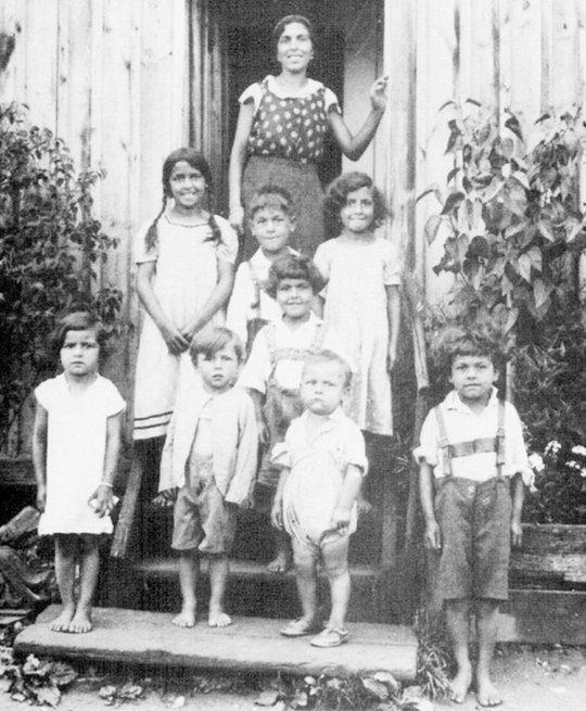 Ab 1940 wurden ganze Sinti- und Roma-Familien nach Polen deportiert. Hier die Ravensburger Familie Schneck. Ab 1940 wurden ganze Sinti- und Roma-Familien nach Polen deportiert. Hier die Ravensburger Familie Schneck.