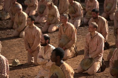 Zumindest die beiden ungleichen Freunde macht die Haft nicht zu Tieren.