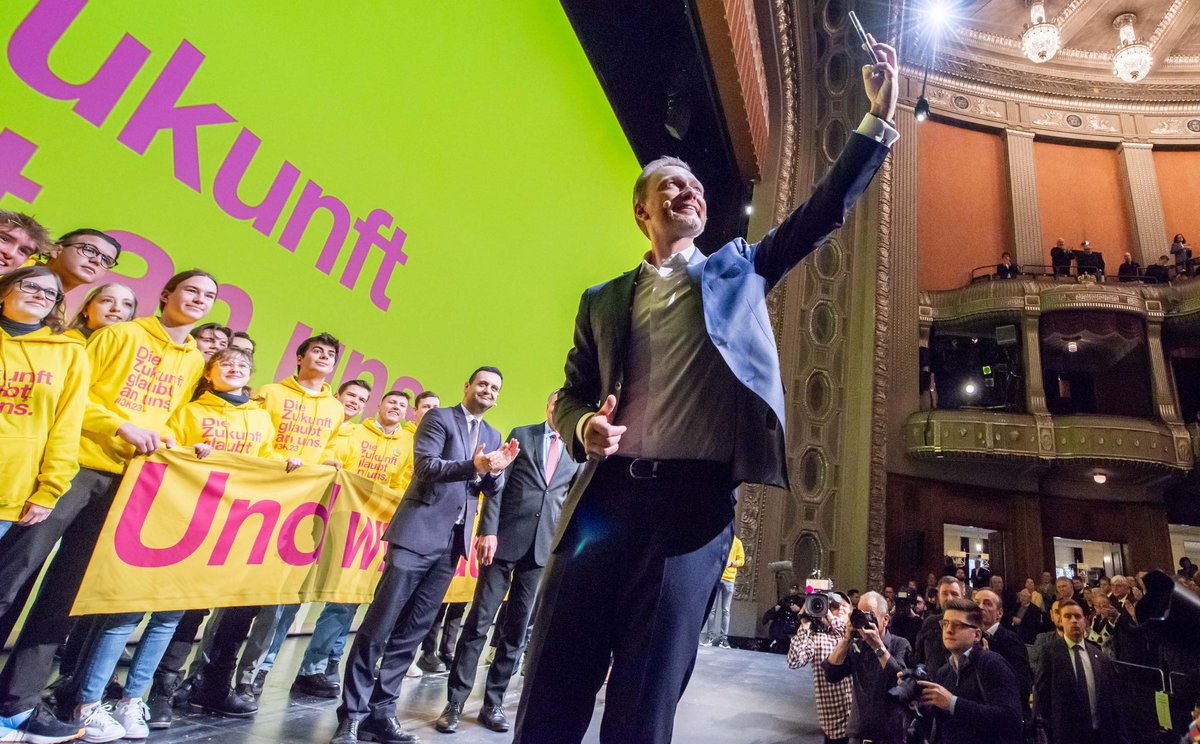Zukunft in Pink am 6.1.2023: Christian Lindner beim Dreikönigstreffen der FDP in der Stuttgarter Oper. Mehr Fotos mit Klick auf den Pfeil.