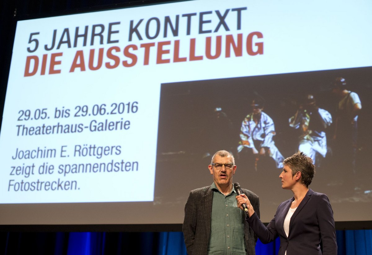 Bilder aus fünf Jahren: Unser Fotograf Joachim E. Röttgers mit der ehemaligen taz-Chefredakteurin Ines Pohl. Foto: Kontext