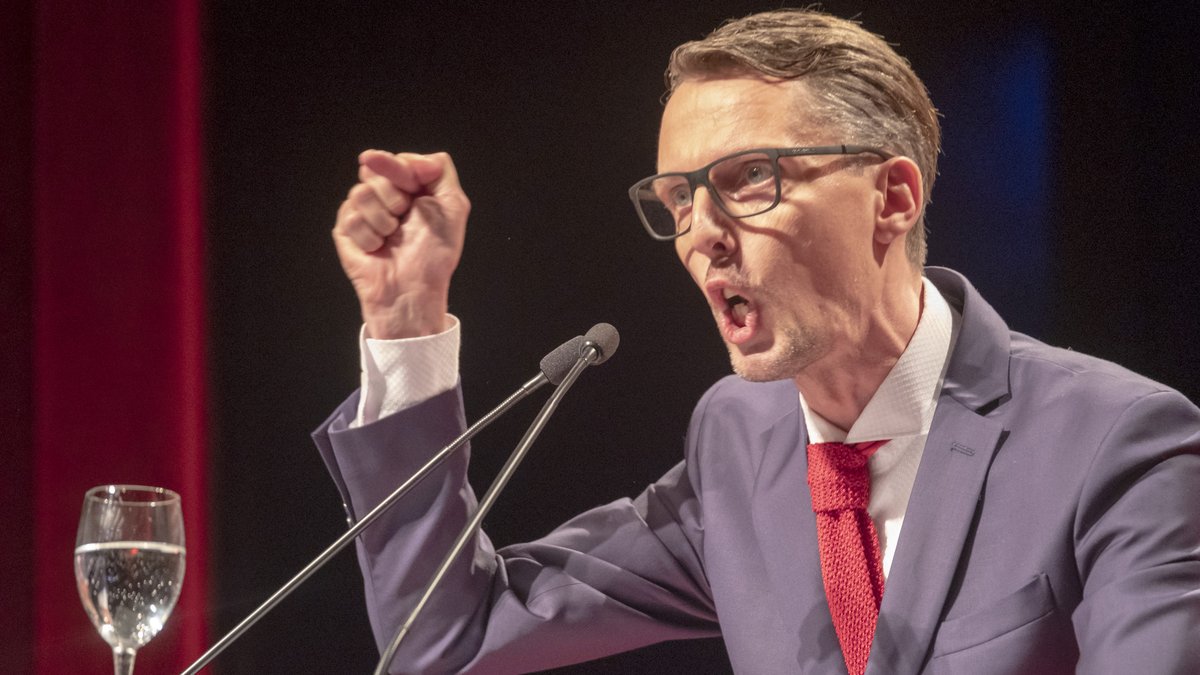 Den unsanften Abschied läutet der bis dato wenig bekannte Lars Castellucci ein: Im Oktober 2018 kündigt er an, beim nächsten Landesparteitag gegen Breymaier für den Vorsitz zu kandidieren, es folgen chaotische Wochen: Eine Mitgliederbefragung, bei der er zwar knapp Breymaier unterliegt, aber so knapp, dass Breymaier hinschmeißt. Castellucci hält aber an seiner Kandidatur fest. Foto: Joachim E. Röttgers