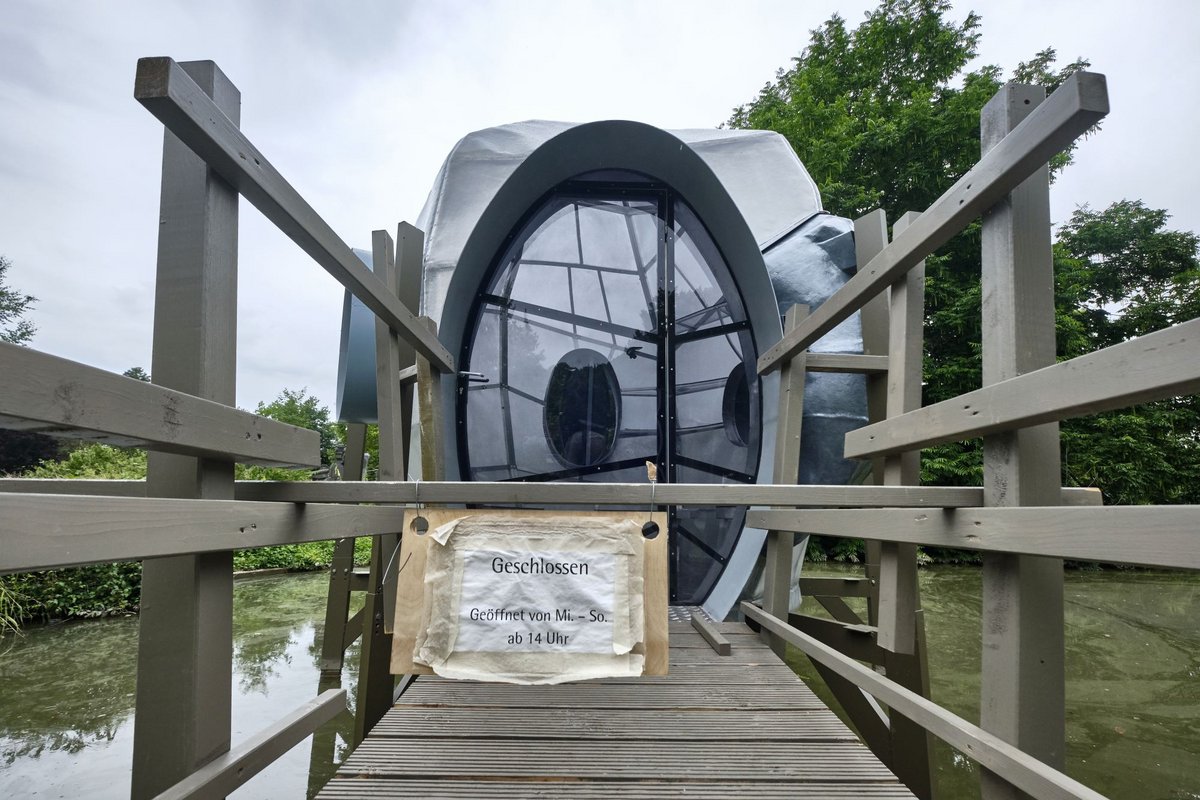 Hinterm Bahndamm liegt die Kunst