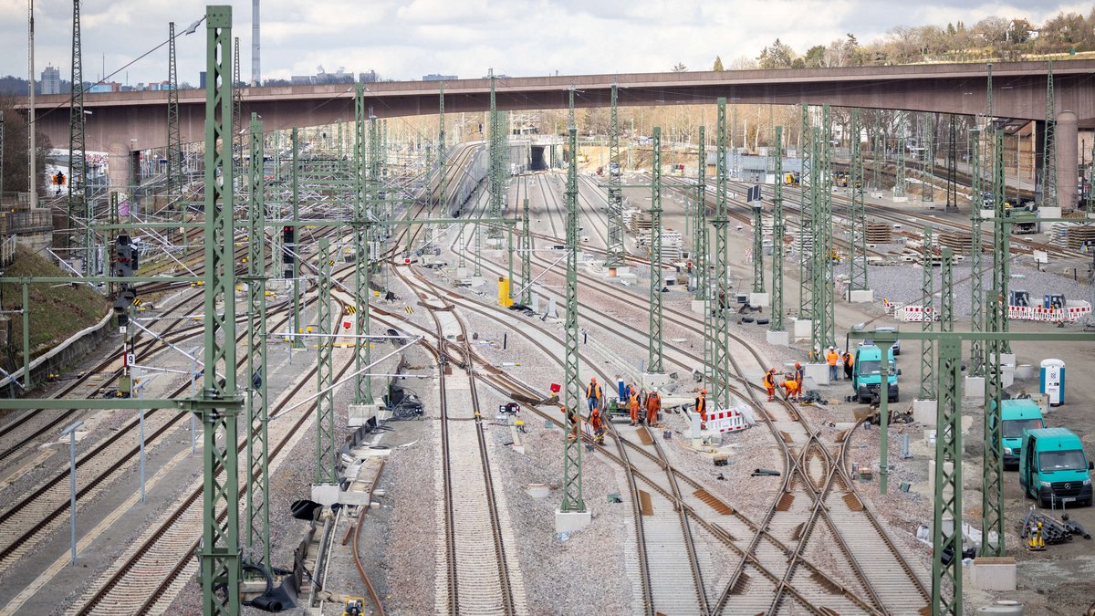 Gleis 4711 läuft quer.