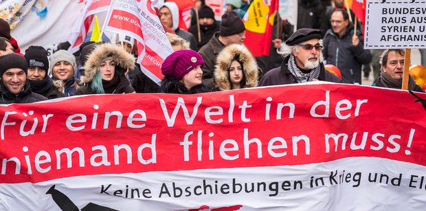 "Für eine Welt in der niemand fliehen muss"-Demo
