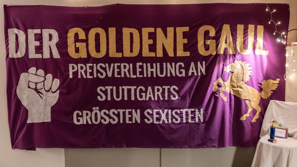 Stuttgarts neuer Preis: endlich mal absahnen für Sexismus, statt Kritik von Feminist:innen einstecken. Stuttgarts neuer Preis: endlich mal absahnen für Sexismus, statt Kritik von Feminist:innen einstecken.