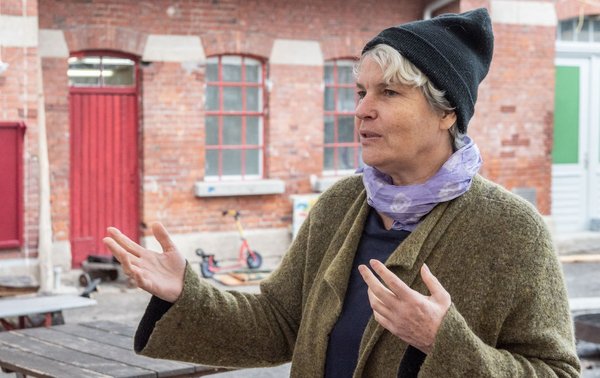 Co-Geschäftsführerin Julia Rieger bezeichnet sich als "Sozialplastikerin". Co-Geschäftsführerin Julia Rieger bezeichnet sich als "Sozialplastikerin".